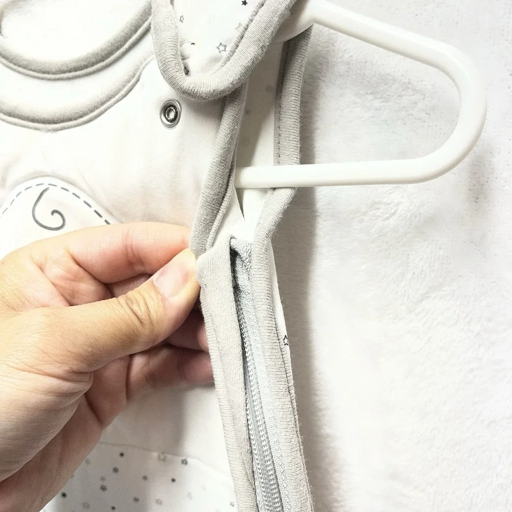 Nested Bean Wearable Blanket Sleepsack 0-6 Months White Gray Stars Cotton‎